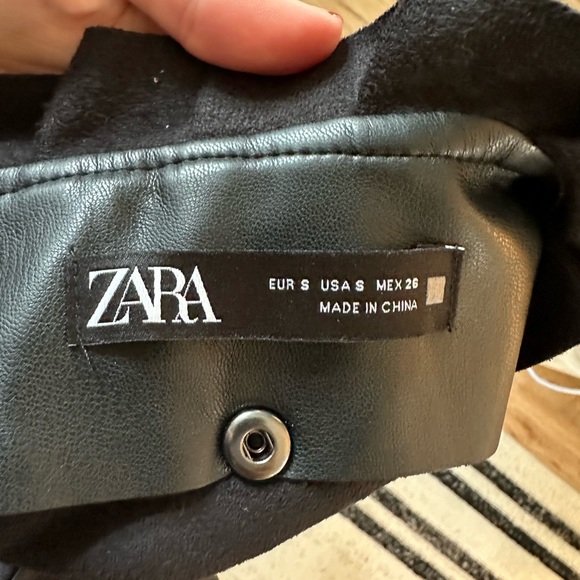 Zara black faux leather pleated/ruffle skirt - Picture 5 of 6